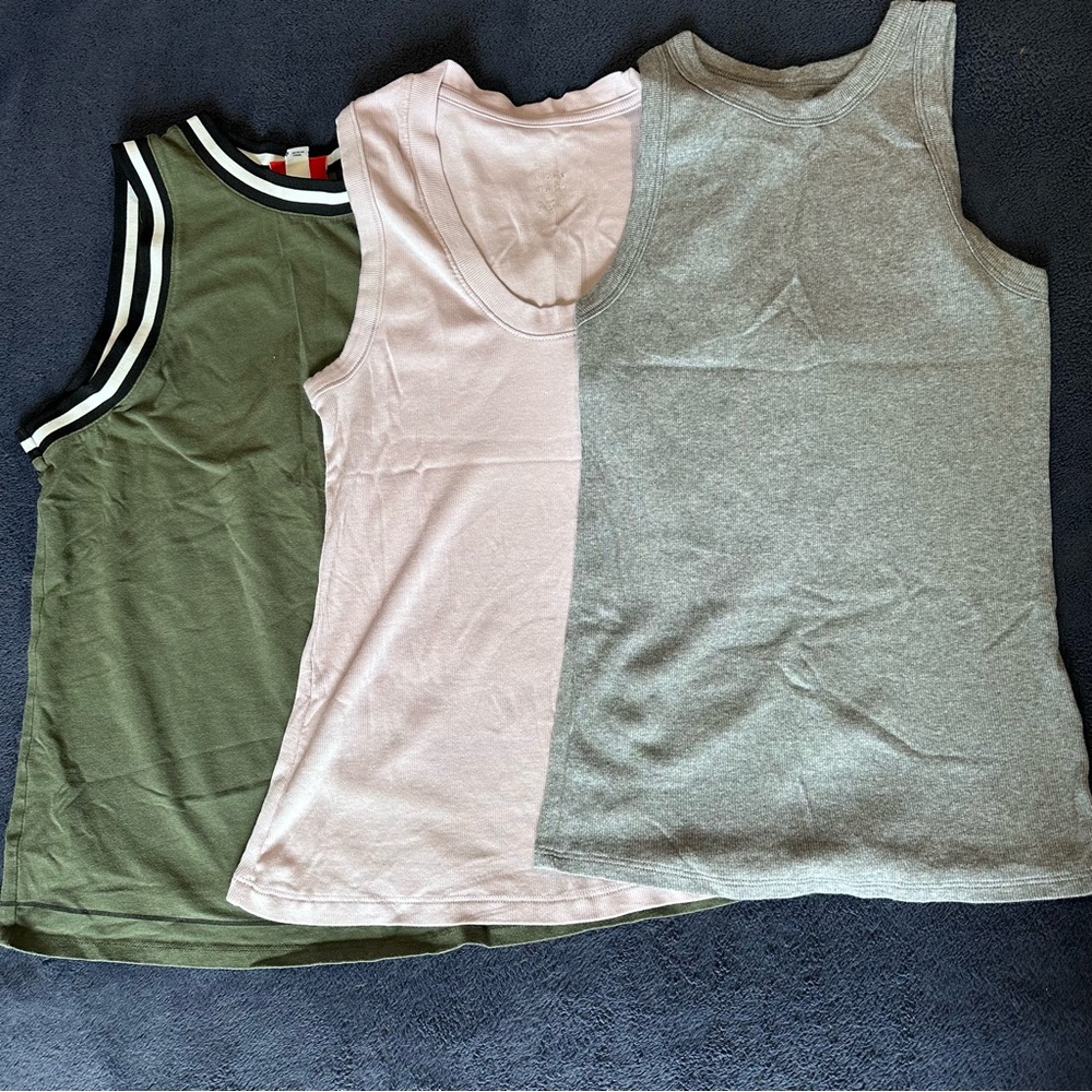 3 Listings 15$! Women’s Tank Top Lot